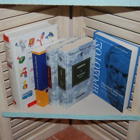 Luxury Traditional Room The Small Bookstore Kastro-Kyllini المظهر الخارجي الصورة
