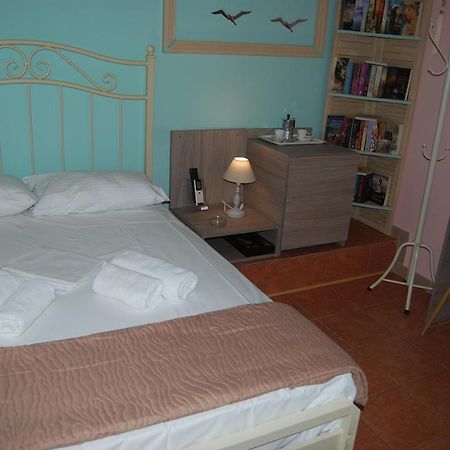 Luxury Traditional Room The Small Bookstore Kastro-Kyllini المظهر الخارجي الصورة