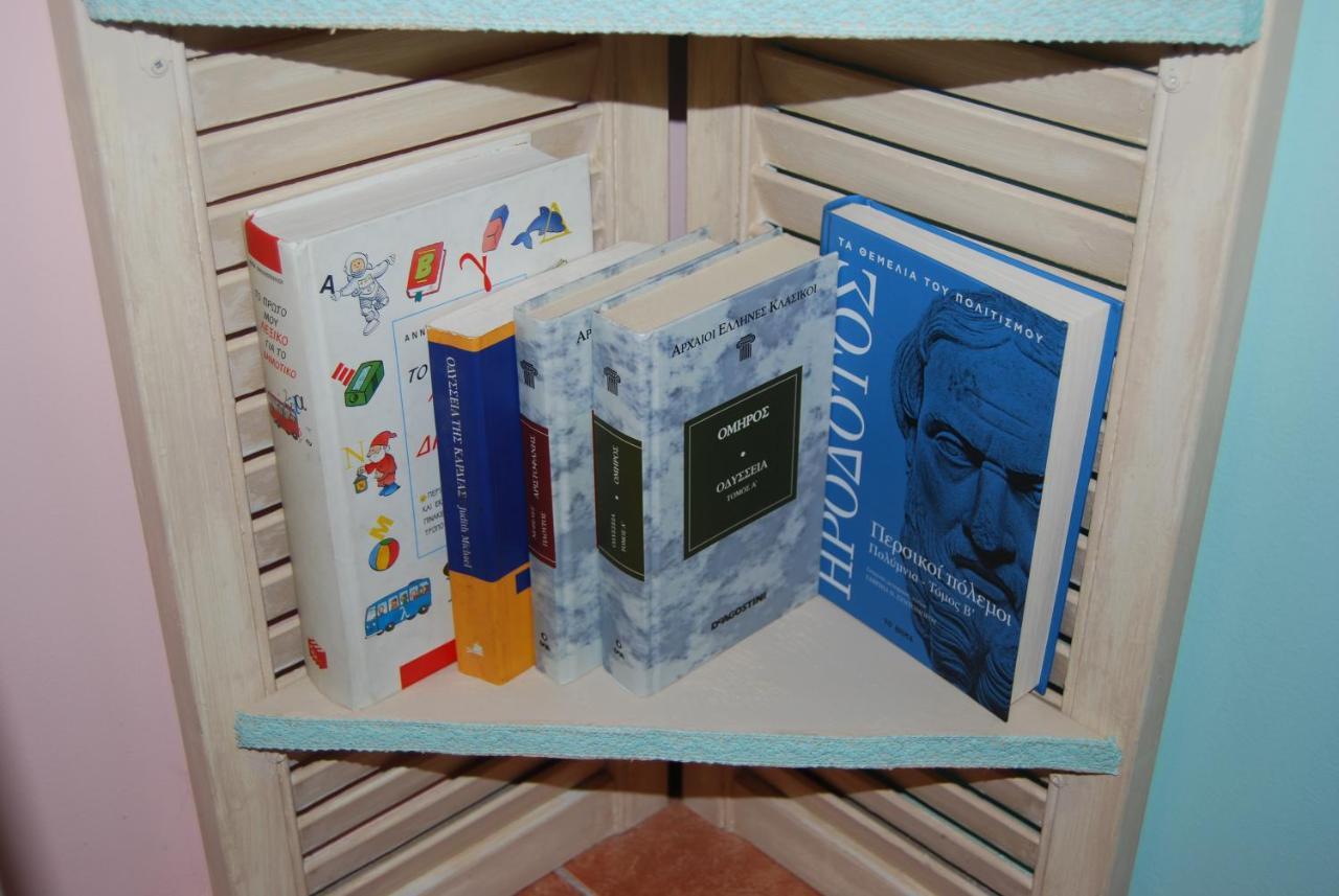 Luxury Traditional Room The Small Bookstore Kastro-Kyllini المظهر الخارجي الصورة