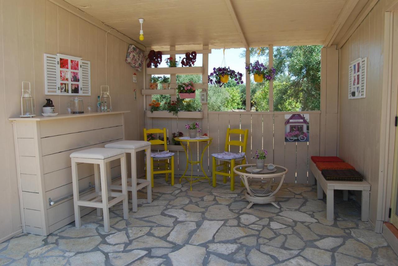 Luxury Traditional Room The Small Bookstore Kastro-Kyllini المظهر الخارجي الصورة