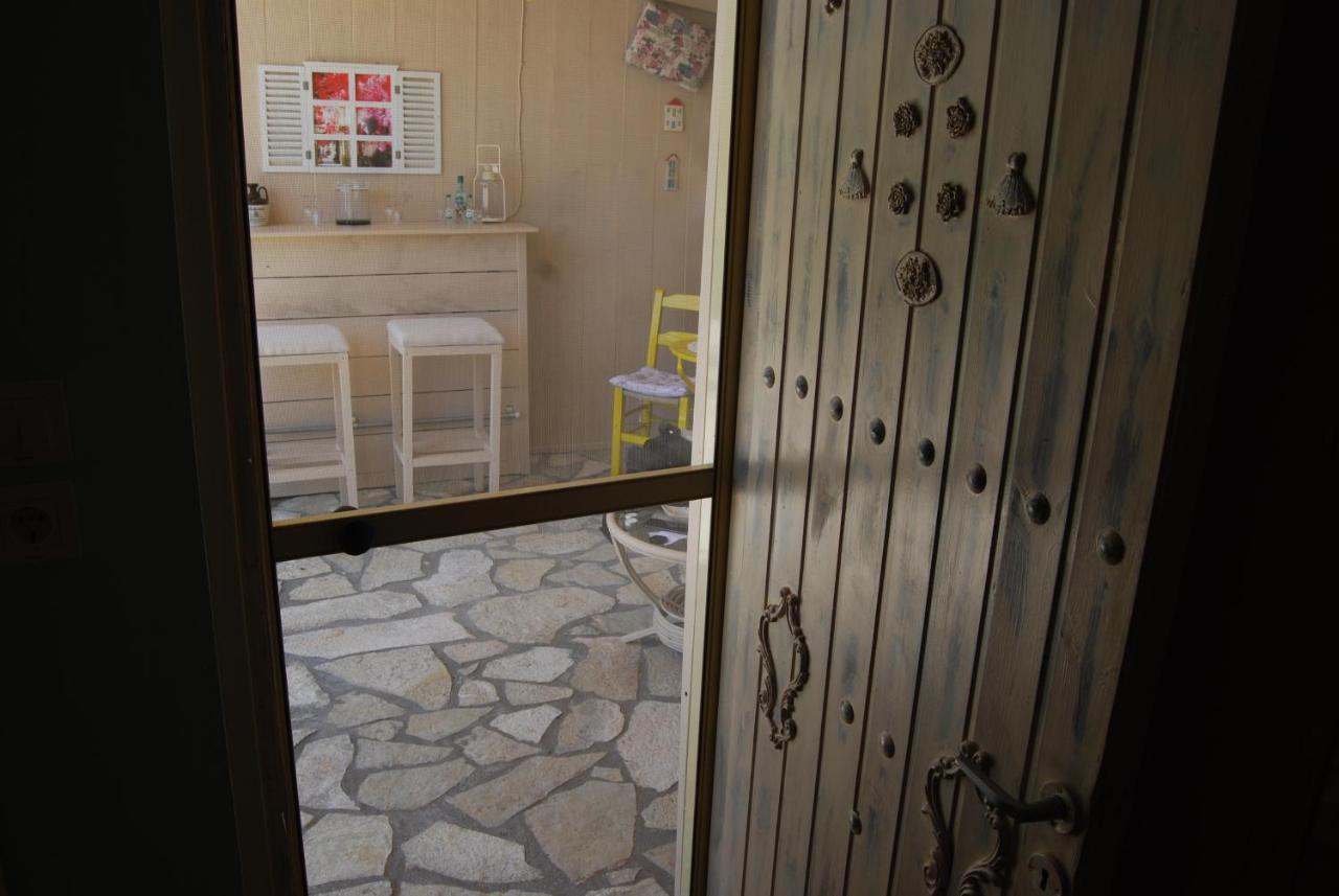 Luxury Traditional Room The Small Bookstore Kastro-Kyllini المظهر الخارجي الصورة