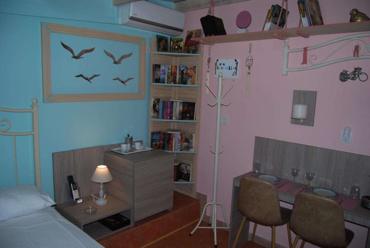 Luxury Traditional Room The Small Bookstore Kastro-Kyllini المظهر الخارجي الصورة