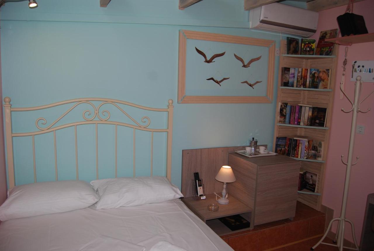 Luxury Traditional Room The Small Bookstore Kastro-Kyllini المظهر الخارجي الصورة
