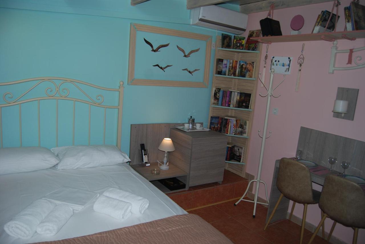 Luxury Traditional Room The Small Bookstore Kastro-Kyllini المظهر الخارجي الصورة