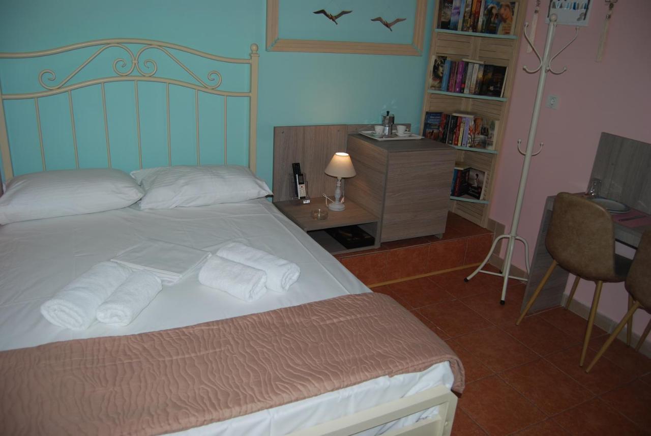 Luxury Traditional Room The Small Bookstore Kastro-Kyllini المظهر الخارجي الصورة