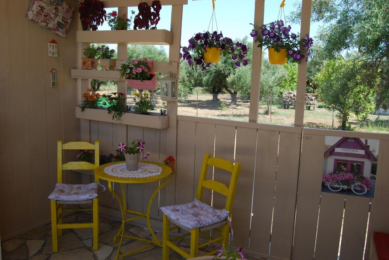Luxury Traditional Room The Small Bookstore Kastro-Kyllini المظهر الخارجي الصورة