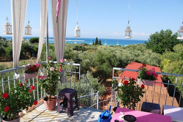 Luxury Traditional Room The Small Bookstore Kastro-Kyllini المظهر الخارجي الصورة