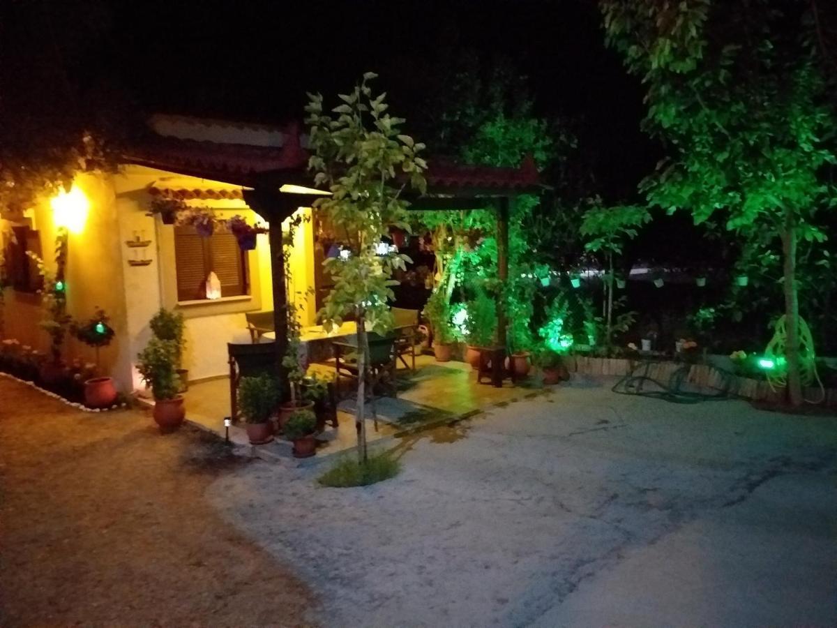 Luxury Traditional Room The Small Bookstore Kastro-Kyllini المظهر الخارجي الصورة