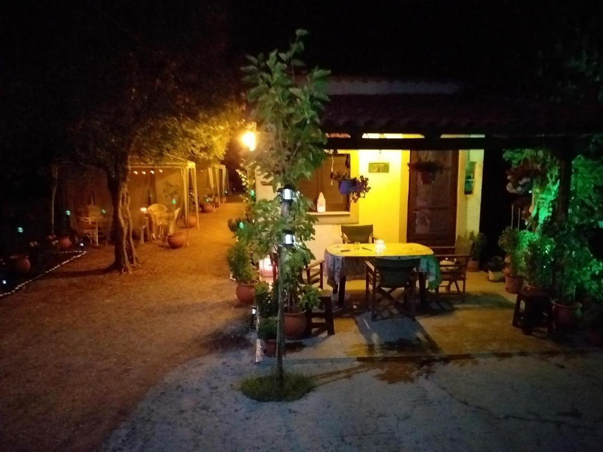 Luxury Traditional Room The Small Bookstore Kastro-Kyllini المظهر الخارجي الصورة